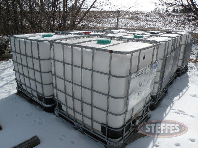 (4) 250 gal. Poly totes,_1.jpg